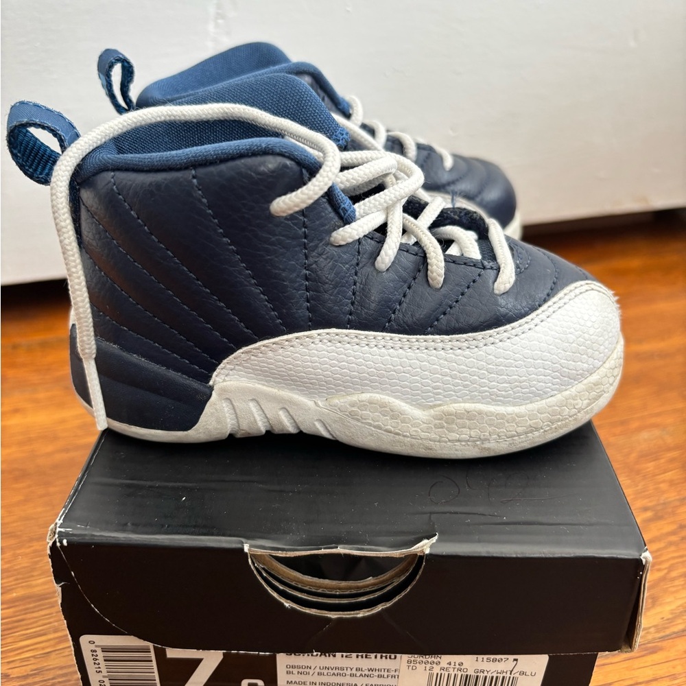Bundle of Jordan 12 Retro Navy/White Sneakers and Nike Black Sneakers Size T7